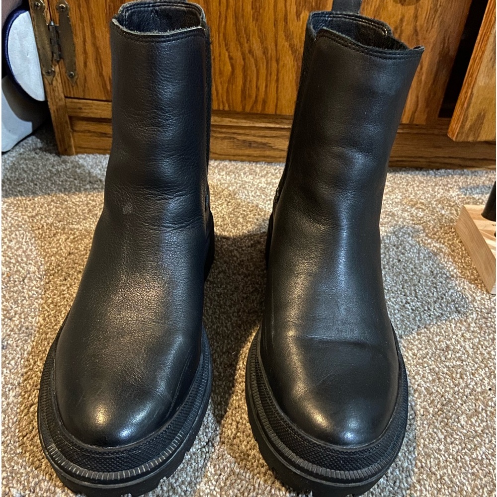 Barely worn Lucky Brand Chelsea LK-Ellerey boots